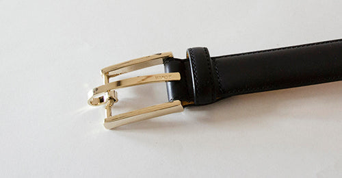 CORDOVAN BELT(ブラック)のバックル(表)