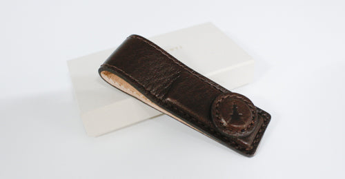 POCKET HANDKERCHIEF STOPPER(ダークブラウン)の全体像