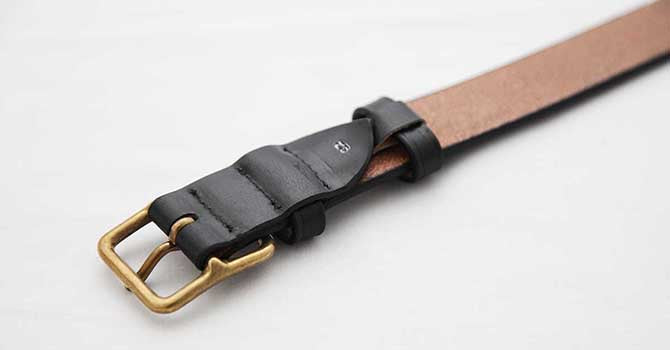 MERCER UK SADDLE LEATHER BELT(ブラック)のバックル(裏)
