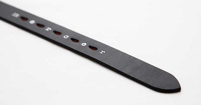 MERCER UK SADDLE LEATHER BELT(ブラック)の剣先