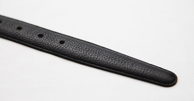 attire ITALIAN VACCHETA LEATHER BELT（ブラック）の剣先