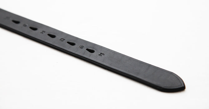 MERCER ITALIAN VEGETABLE TANNED OILED LEATHER BELT（ブラック）の剣先