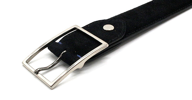 MERCER SPANISH SUEDE LEATHER BELT（ブラック）のバックル（表）